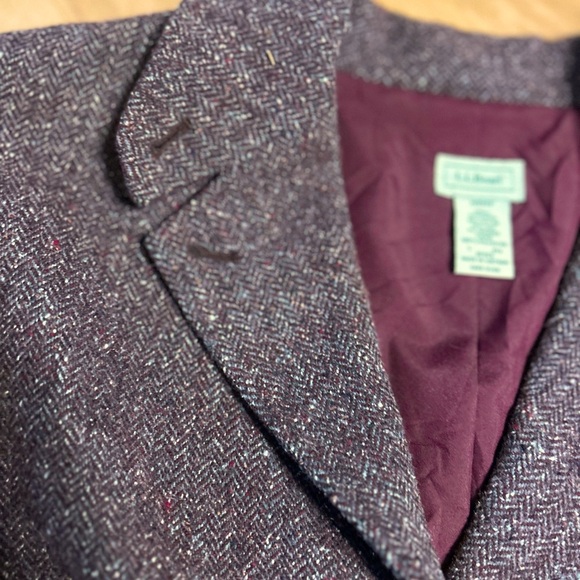 L.L. Bean medium wool nylon silk blazer. In excellent condition. Burgundy color - Picture 9 of 11